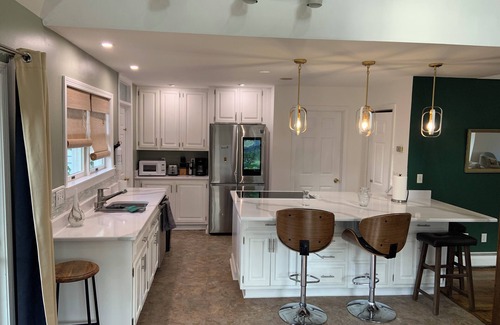Farmington House | Stylish & Newly Renovated Home – Prime Location!