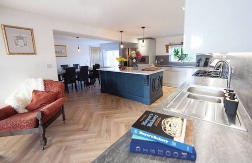 Wisbech Cottage | Stylish Norfolk Country House River/Large Garden & Koi