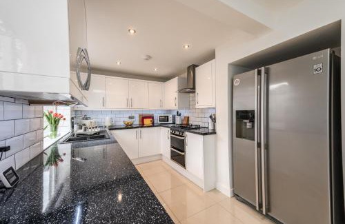 Cambridge Apartment | Stylish North Cambridge 4 bed House