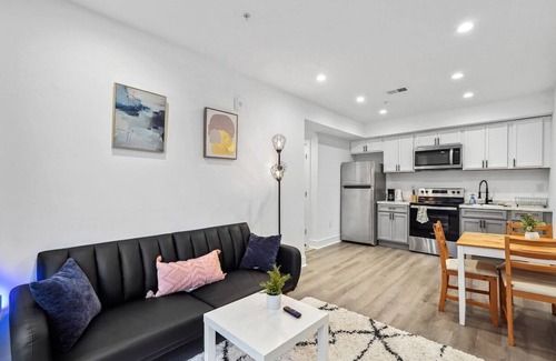 Petworth Bed & Breakfast | Stylish NW DC Unit with Balcony & In-House Services