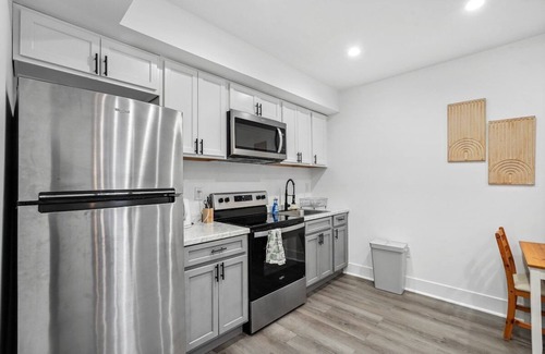 Petworth Bed & Breakfast | Stylish NW DC Unit with Balcony & In-House Services
