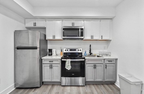 Petworth Bed & Breakfast | Stylish NW DC Unit with Balcony & In-House Services