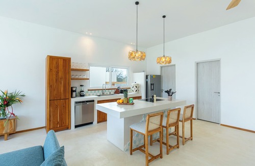 Santiago Villa | Stylish ocean view Villa Blume at Hermosa Hills