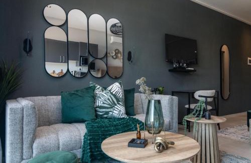 Umhlali Apartment | Stylish Ocean Club Apartment F25