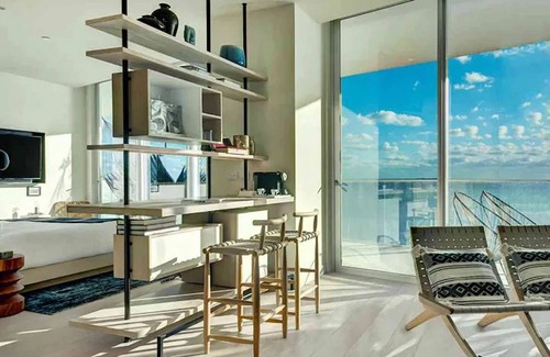Downtown Cancun Hotel | Stylish Ocean Front Suite w/Balcony | 2 Family Ready Rooms | Outdoor Pool