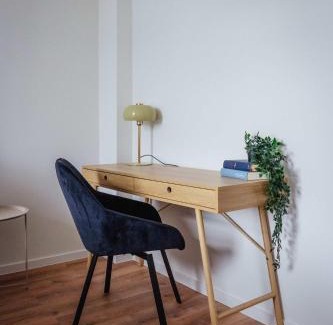 Celle House | Stylish Old Town Apartment with Parking - Quiet - Central