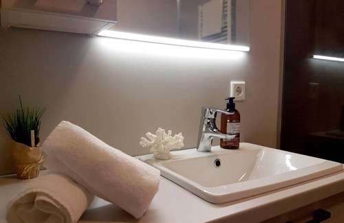 Downtown Apartment | Stylish One-Bedroom Apartment with Terrace: The Perfect Location!