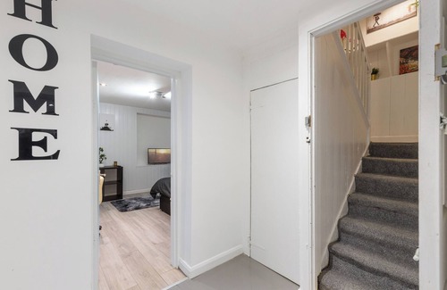 Portsoken Apartment | Stylish One-Bedroom Flat with Private Amenities – Your Home Away from Home!