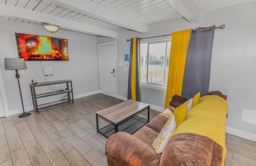 Northeast Reno House | Stylish One-Bedroom Unit with Easy Ground Access