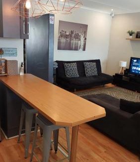 Lorraine Apartment | Stylish open plan Townhouse