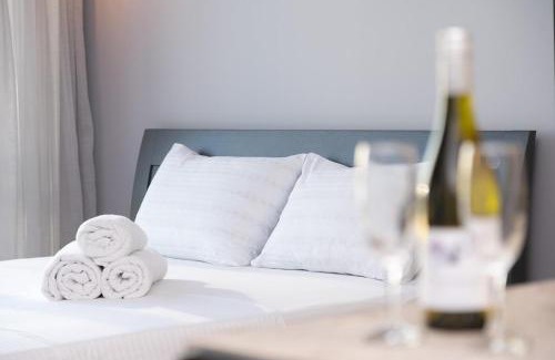 Obolon' Apartment | Stylish panoramic apartments. Smartplaza. Metro Minskaya