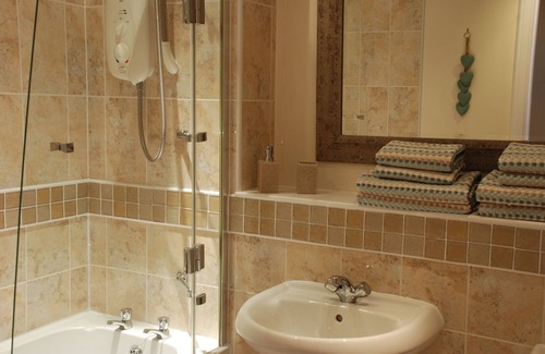 Edinburgh Apartment | Stylish Penthouse Aparment in Edinburgh City Centre with views of the Castle.