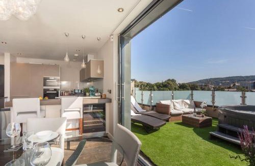 Bath Apartment | Stylish Penthouse Apartment With Hot Tub