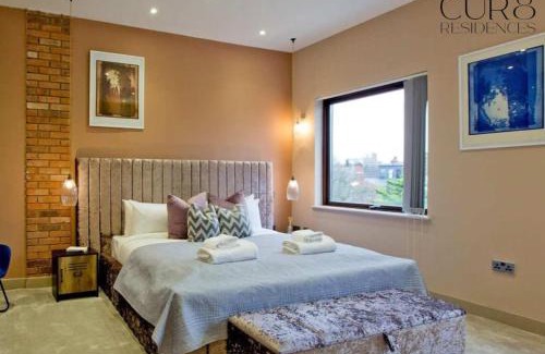 Queen's Park Apartment | Stylish Penthouse with City Views/balcony AC