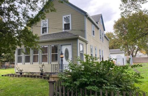 Cleveland House | *Stylish Pet Friendly 3 Bedroom House*