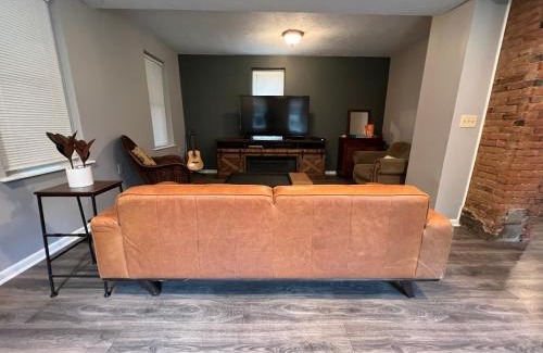 Cleveland House | *Stylish Pet Friendly 3 Bedroom House*