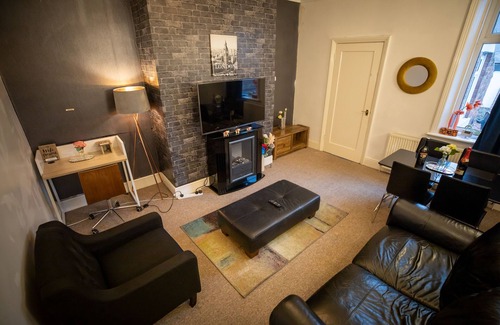 Wallsend Apartment | Stylish place to stay and perfect for group trips.