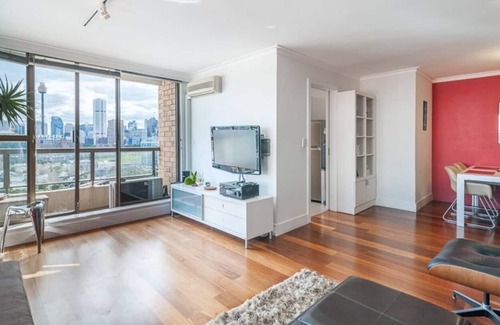 Kings Cross Apartment | Stylish Potts Point with Stunning Harbour Views