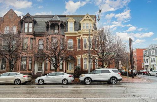 Downtown Harrisburg Apartment | Stylish Private 2 Bed Apt
