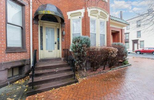 Downtown Harrisburg Apartment | Stylish Private 2 Bed Apt