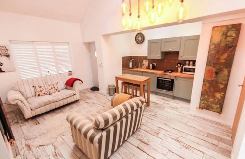 Salisbury Apartment | Stylish Private Annex Near Salisbury—A Hidden Gem