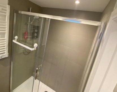 Banstead Apartment | Stylish Private Detached Studio in Banstead with Parking
