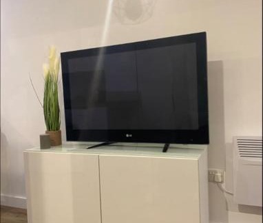 Banstead Apartment | Stylish Private Detached Studio in Banstead with Parking