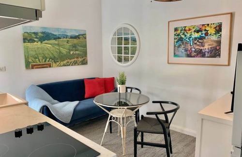 Brighton Apartment | Stylish Private Studio for 2★Close to Beach★Free WiFi★Netflix★Parking