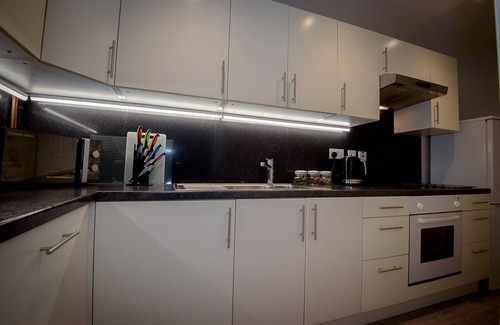 Montpellier Apartment | Stylish Racing Themed 3 BR Apt