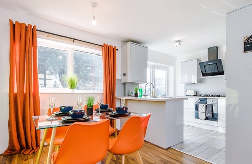 Radcliffe House | Stylish Radcliffe House Sleeping 4 Guests