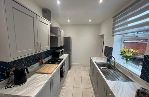 Radcliffe House | Stylish renovated home near Manchester City centre