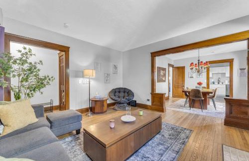 Cleveland House | Stylish Retreat by Shaker Square, Fast WiFi, Porch