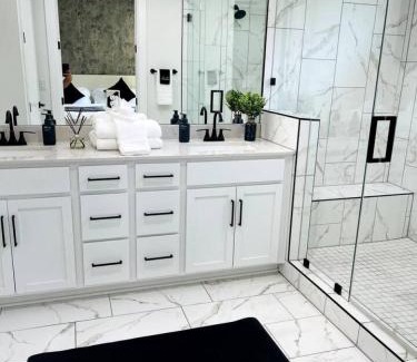 MLK House | Stylish Retreat - Close to Downtown - Open Layout