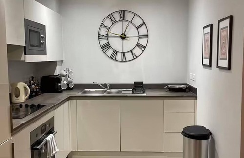 Bordesley Apartment | Stylish Retreat - Sleeps 6 Terrace-2bedroom-petsok