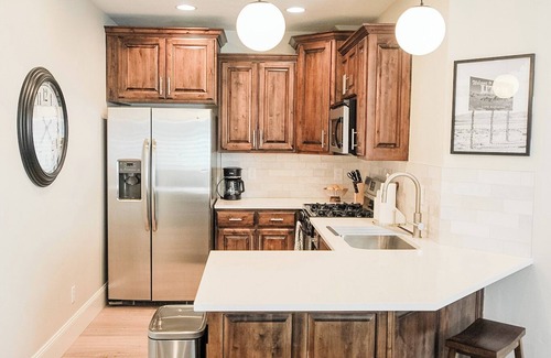 River Bottoms Apartment | Stylish Riverwoods Retreat