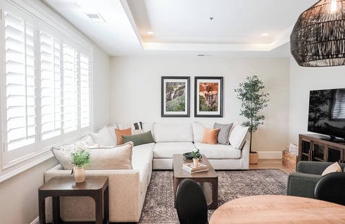 River Bottoms Apartment | Stylish Riverwoods Retreat