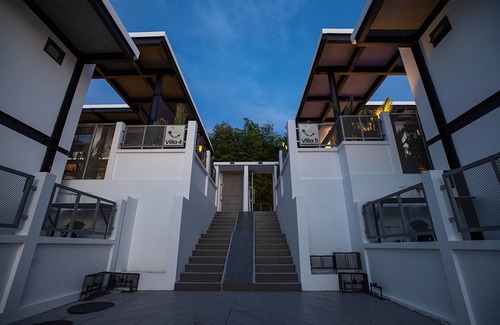 Ban Saiyuan Villa | Stylish Salt Pool Villa Sunset Garden 5