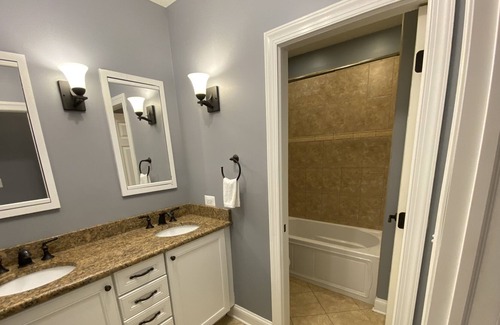 Sheffield and DePaul Apartment | Stylish Sanctuary in the Heart of Lincoln Park