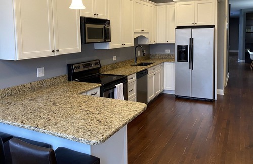 Sheffield and DePaul Apartment | Stylish Sanctuary in the Heart of Lincoln Park