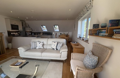 Seaton Apartment | Stylish Seaside Townhouse with 2 Bedrooms & Panoramic Sea Views