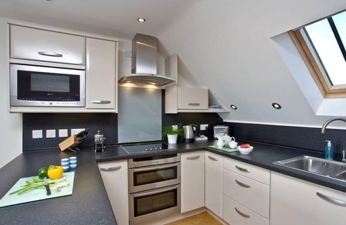 Seaton Apartment | Stylish Seaside Townhouse with 2 Bedrooms & Panoramic Sea Views