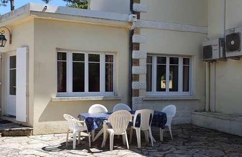 Lacanau-Ocean Villa | Stylish Seaside Villa with Character, Comforts, Charm and Enclosed Garden