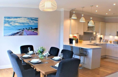 Hythe House | Stylish Seaview House w/Hot Tub