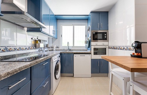 Torrequebrada Ski Chalet | Stylish Seaview Townhouse: 3BR, Pool, 4 Terraces,