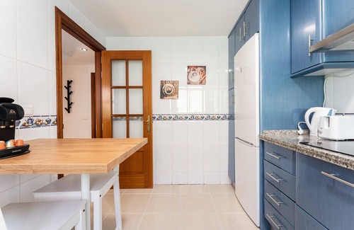 Torrequebrada Ski Chalet | Stylish Seaview Townhouse: 3BR, Pool, 4 Terraces,