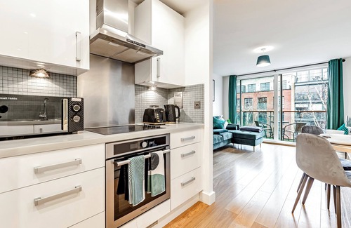 De Beauvoir Apartment | Stylish Shoredtich Flat with Parking + Canal Views