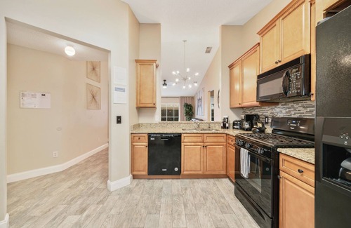 Indian Point House | Stylish South Facing Pool! Just 8 mi to Disney! Book 7+ Nights & Save!