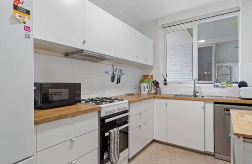 Toorak House | Stylish South Yarra Escape + Free Parking