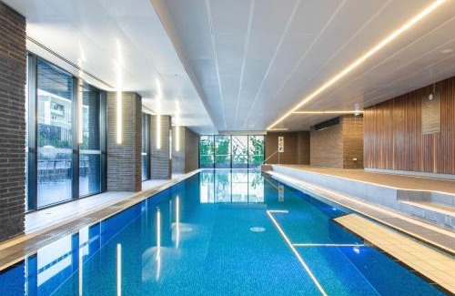 South Yarra Apartment | Stylish South Yarra Stay - Pool & Wellness Perks