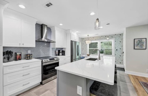 Atlanta House | Stylish Southern Getaway - Mins to top Atl Attractions